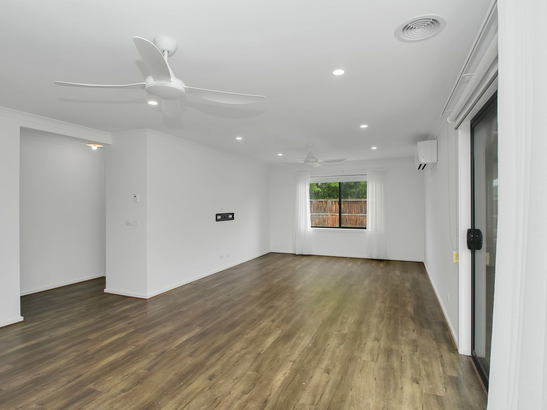 19 Whipbird Street — photo 6 of 17