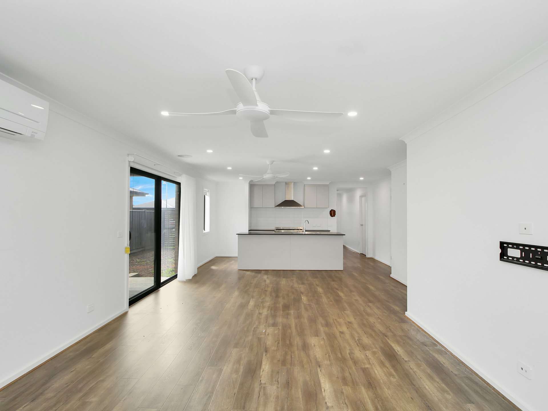 19 Whipbird Street — photo 7 of 17