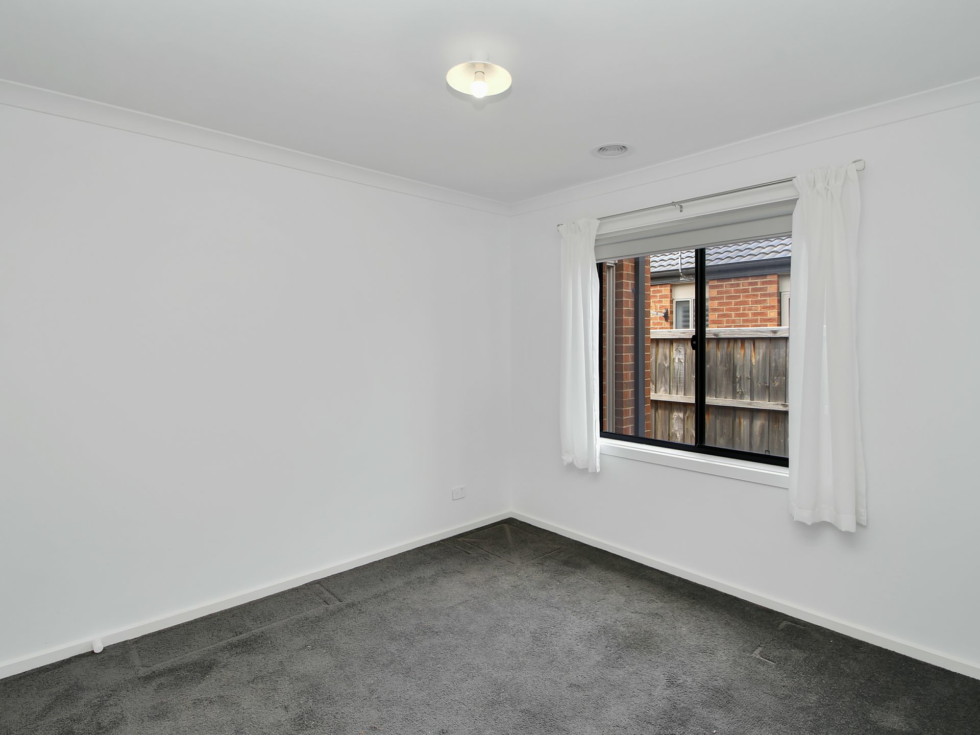 19 Whipbird Street — photo 10 of 17