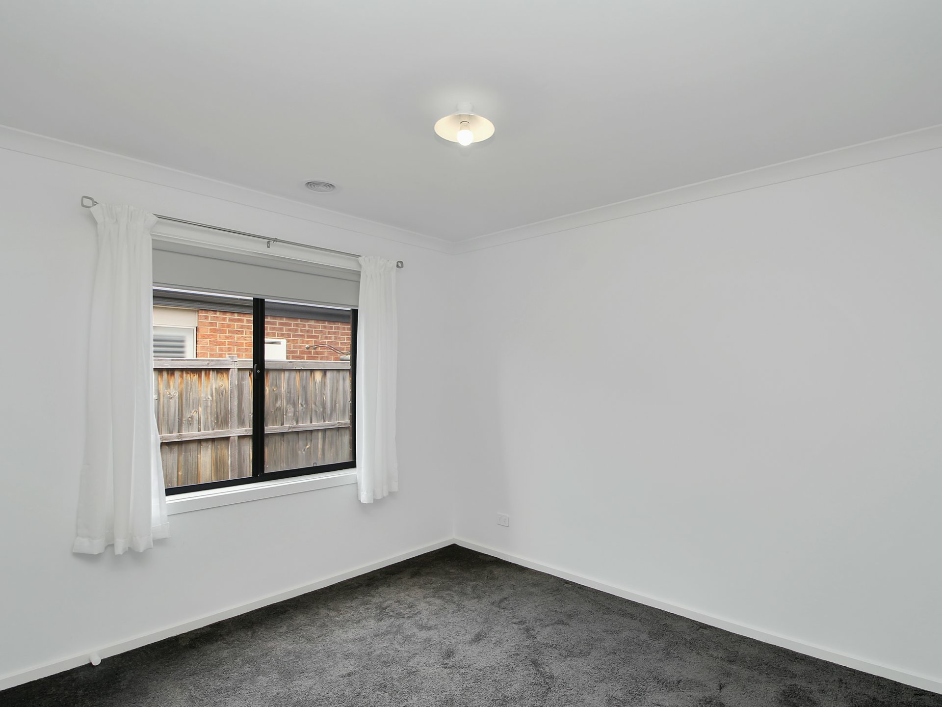 19 Whipbird Street — photo 11 of 17