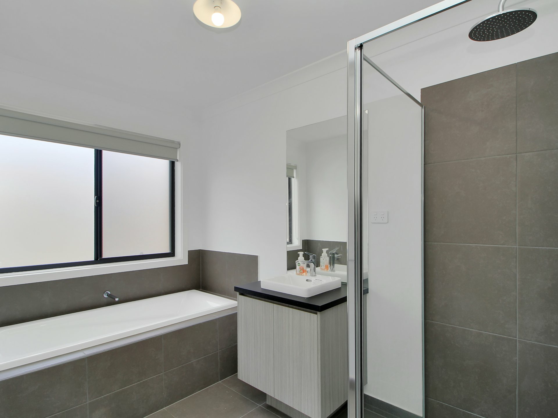 19 Whipbird Street — photo 12 of 17