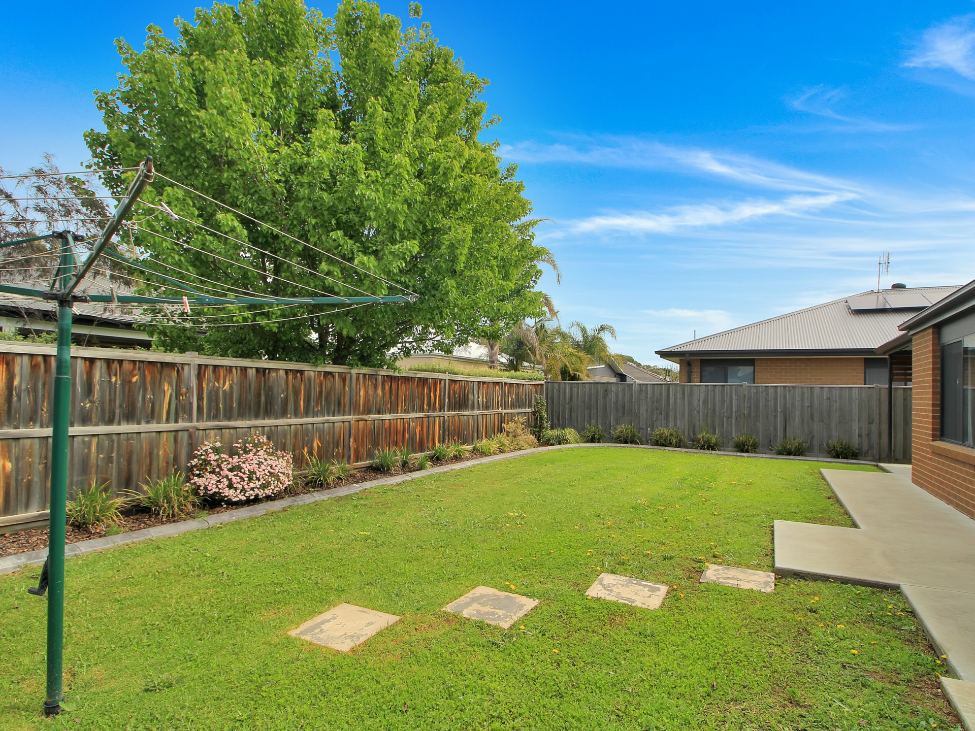 19 Whipbird Street — photo 14 of 17