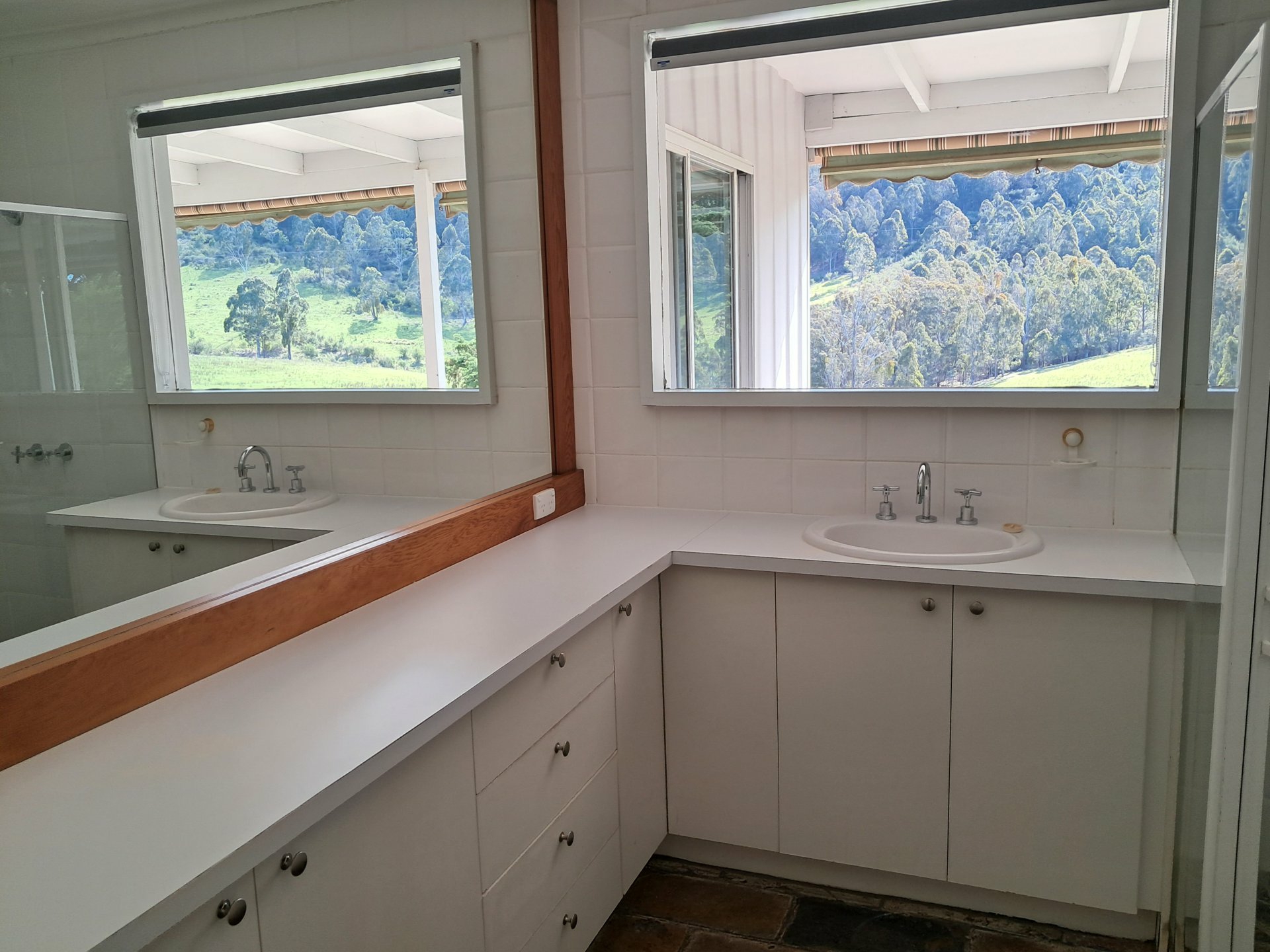 615 Mount Lookout Road — photo 7 of 12