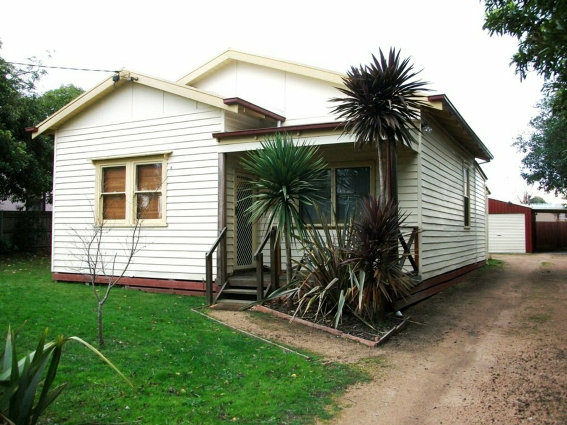18 Bull Street — photo from LJ Hooker Bairnsdale