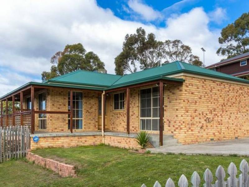 7 Sandra Drive, BLACKMANS BAY