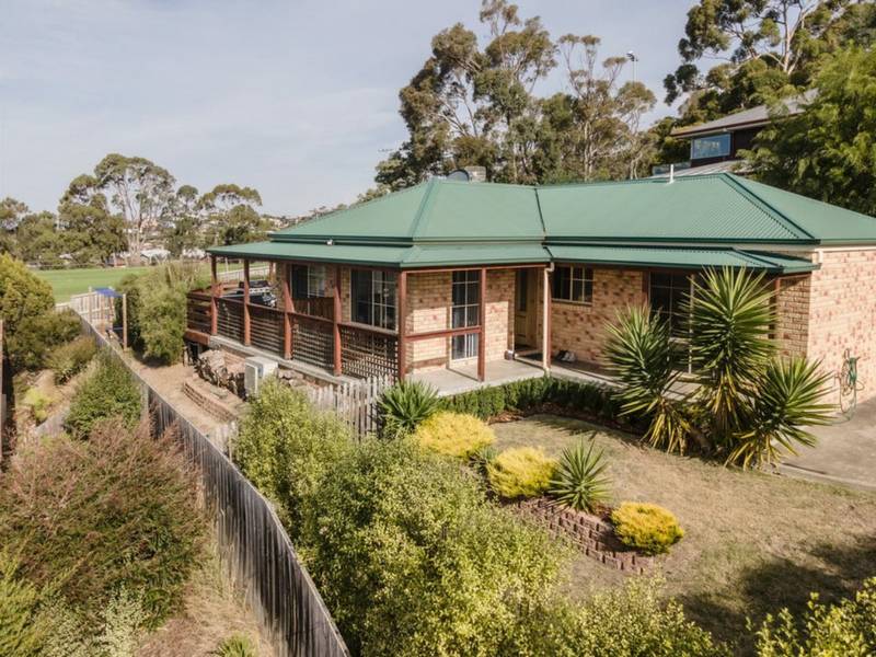 7 Sandra Drive, BLACKMANS BAY
