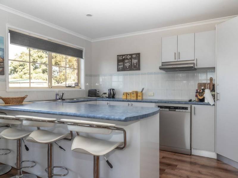 7 Sandra Drive, BLACKMANS BAY