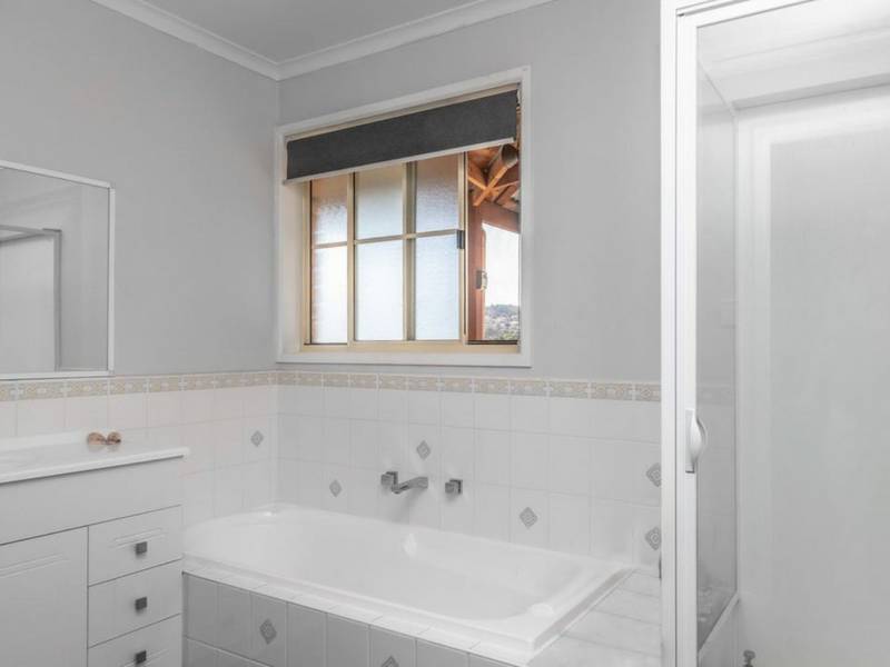 7 Sandra Drive, BLACKMANS BAY