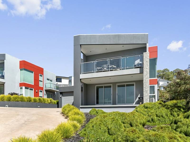 2/16-18 Sandra Drive, BLACKMANS BAY