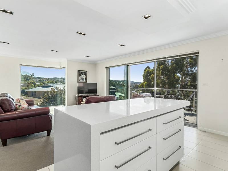 2/16-18 Sandra Drive, BLACKMANS BAY