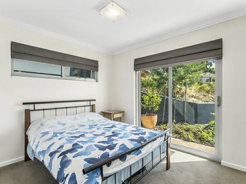 2/16-18 Sandra Drive, BLACKMANS BAY