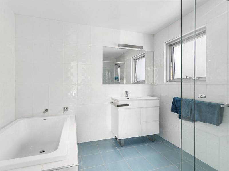 2/16-18 Sandra Drive, BLACKMANS BAY