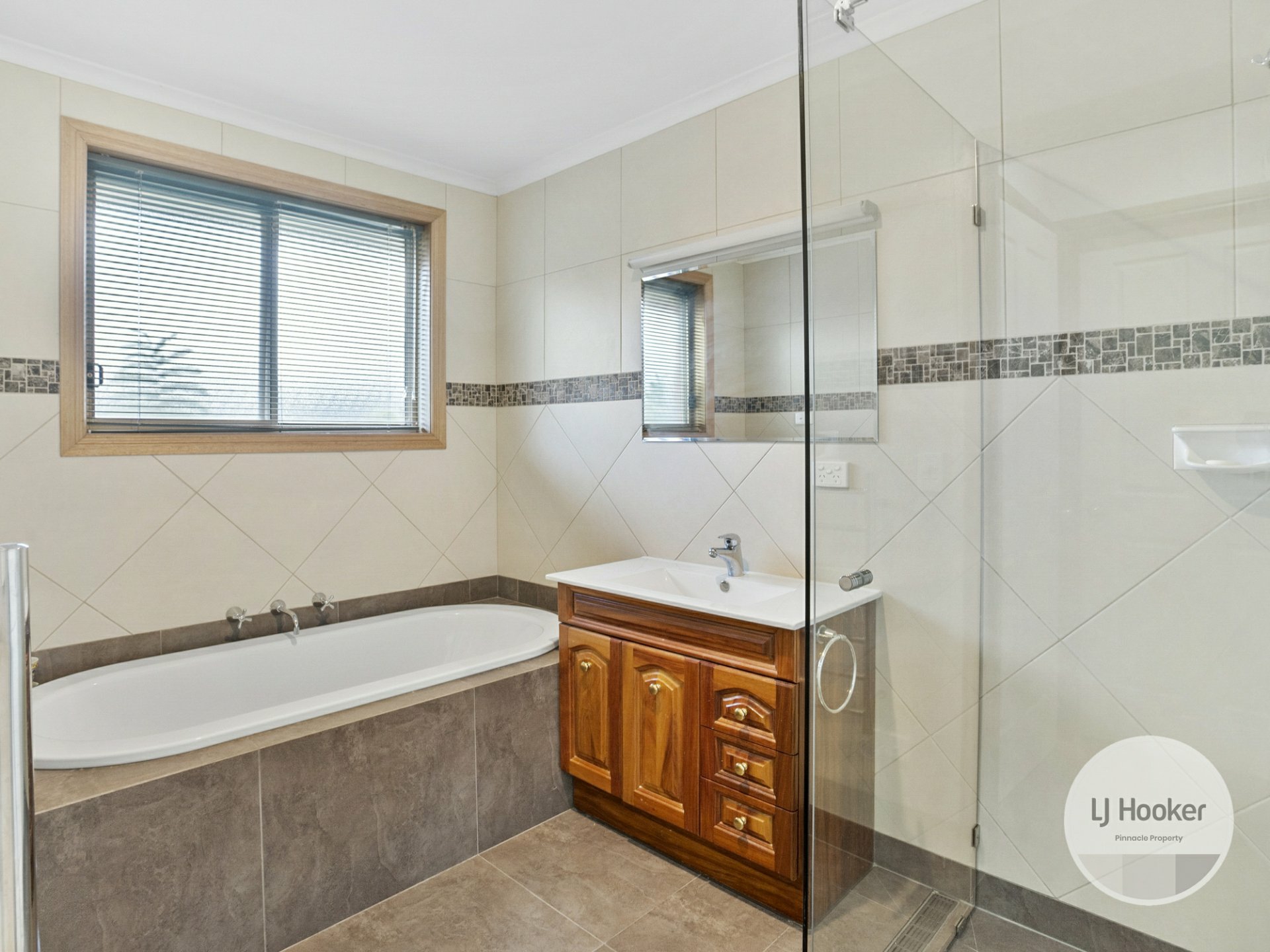 1 Iris Court, KINGSTON