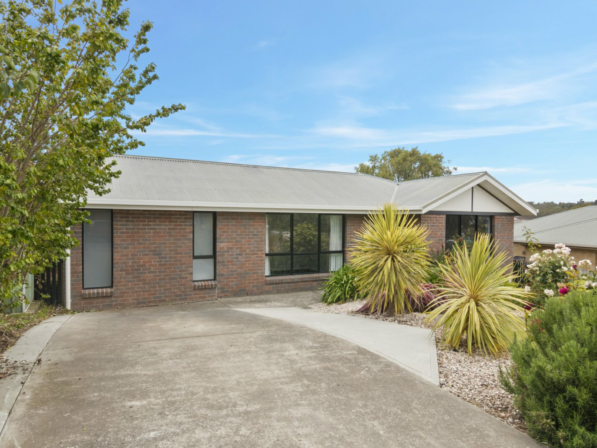 5 Charles Eaton Court, HUNTINGFIELD