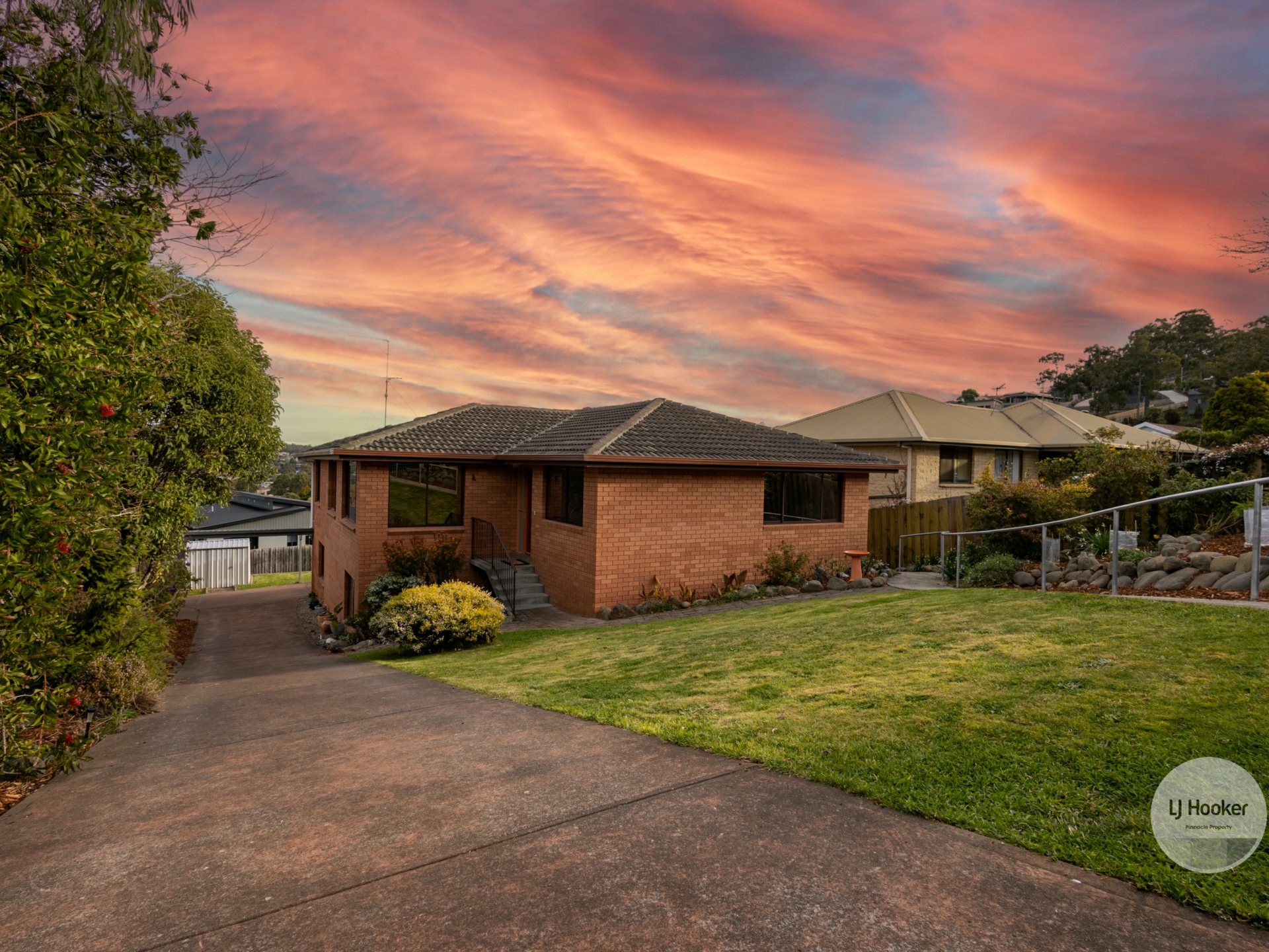 12 Stirling Ave, BLACKMANS BAY