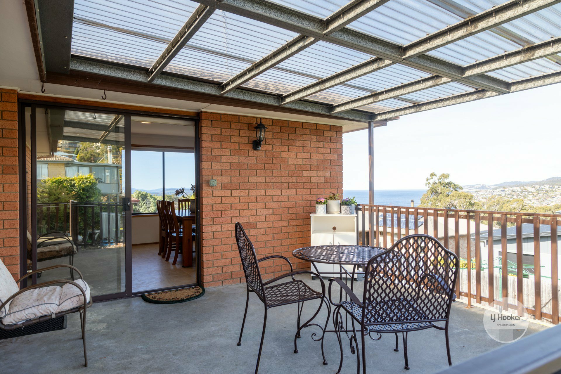 12 Stirling Ave, BLACKMANS BAY