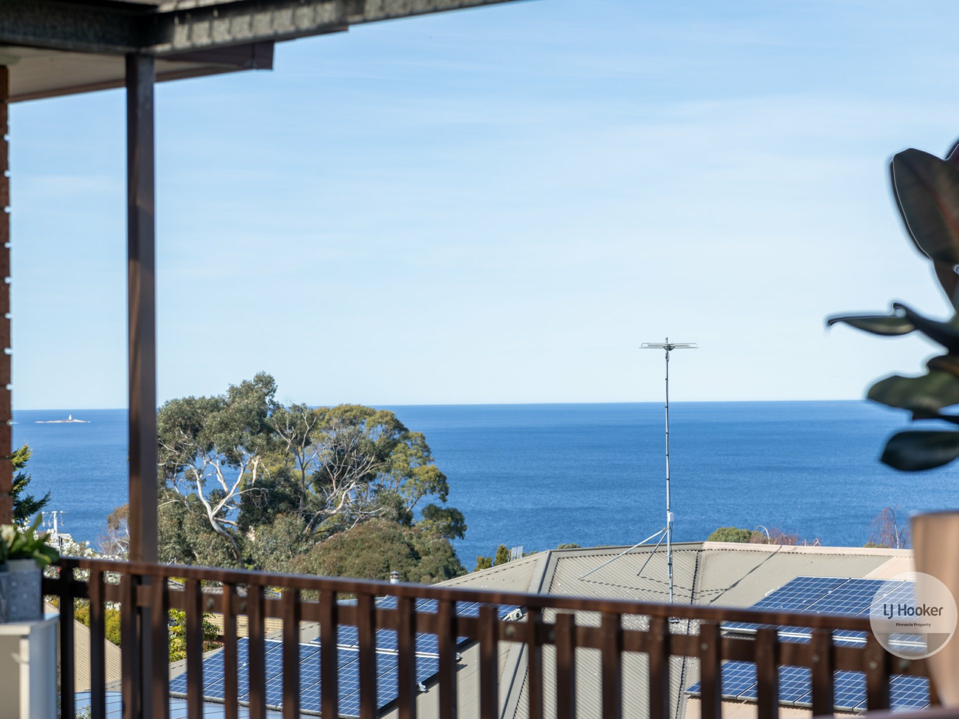 12 Stirling Ave, BLACKMANS BAY