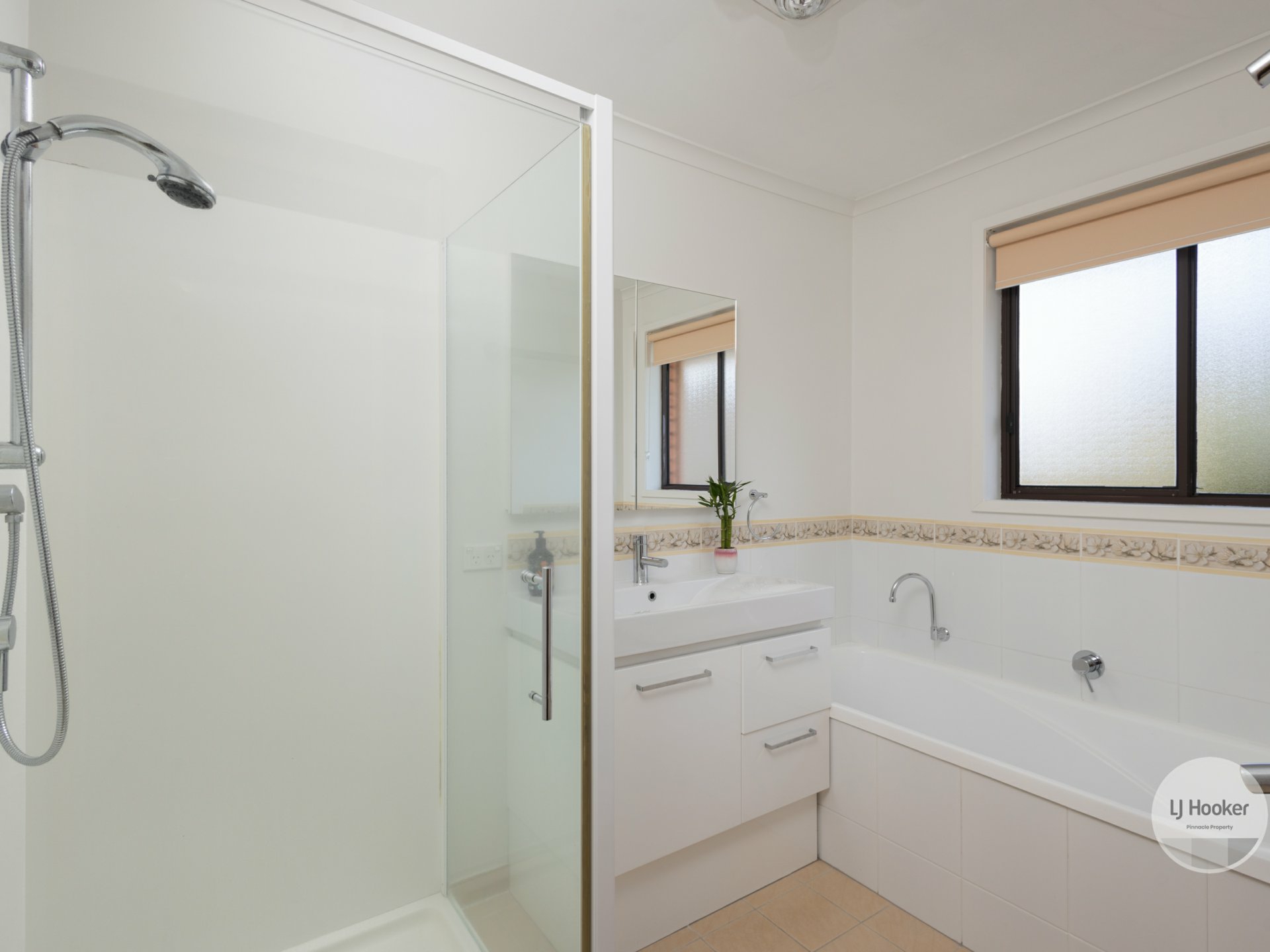 12 Stirling Ave, BLACKMANS BAY