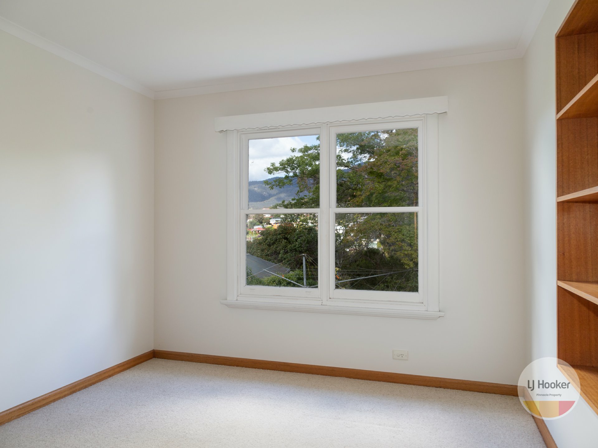 10 Amaroo Road, AUSTINS FERRY