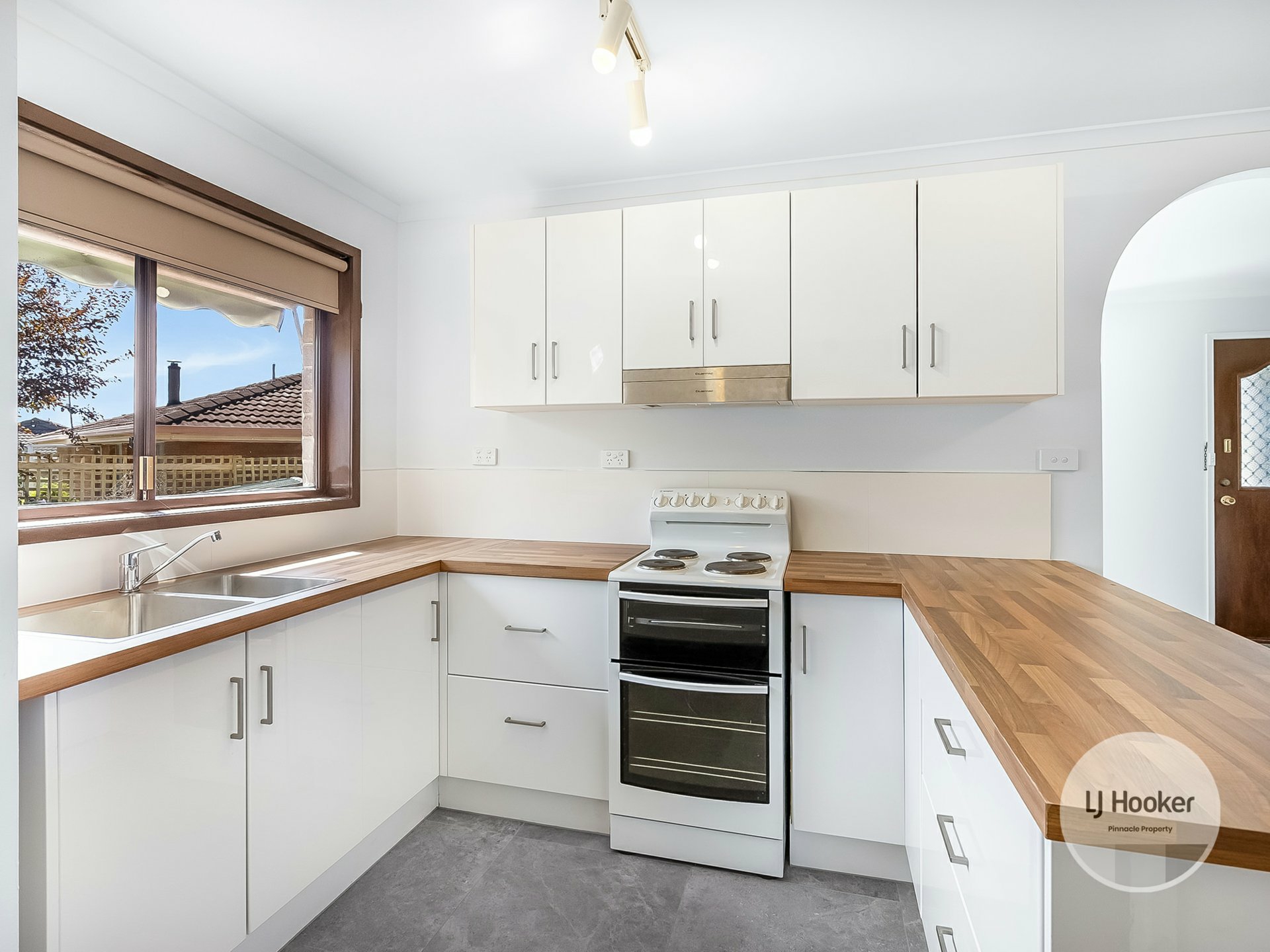 1B Suncoast Drive, BLACKMANS BAY