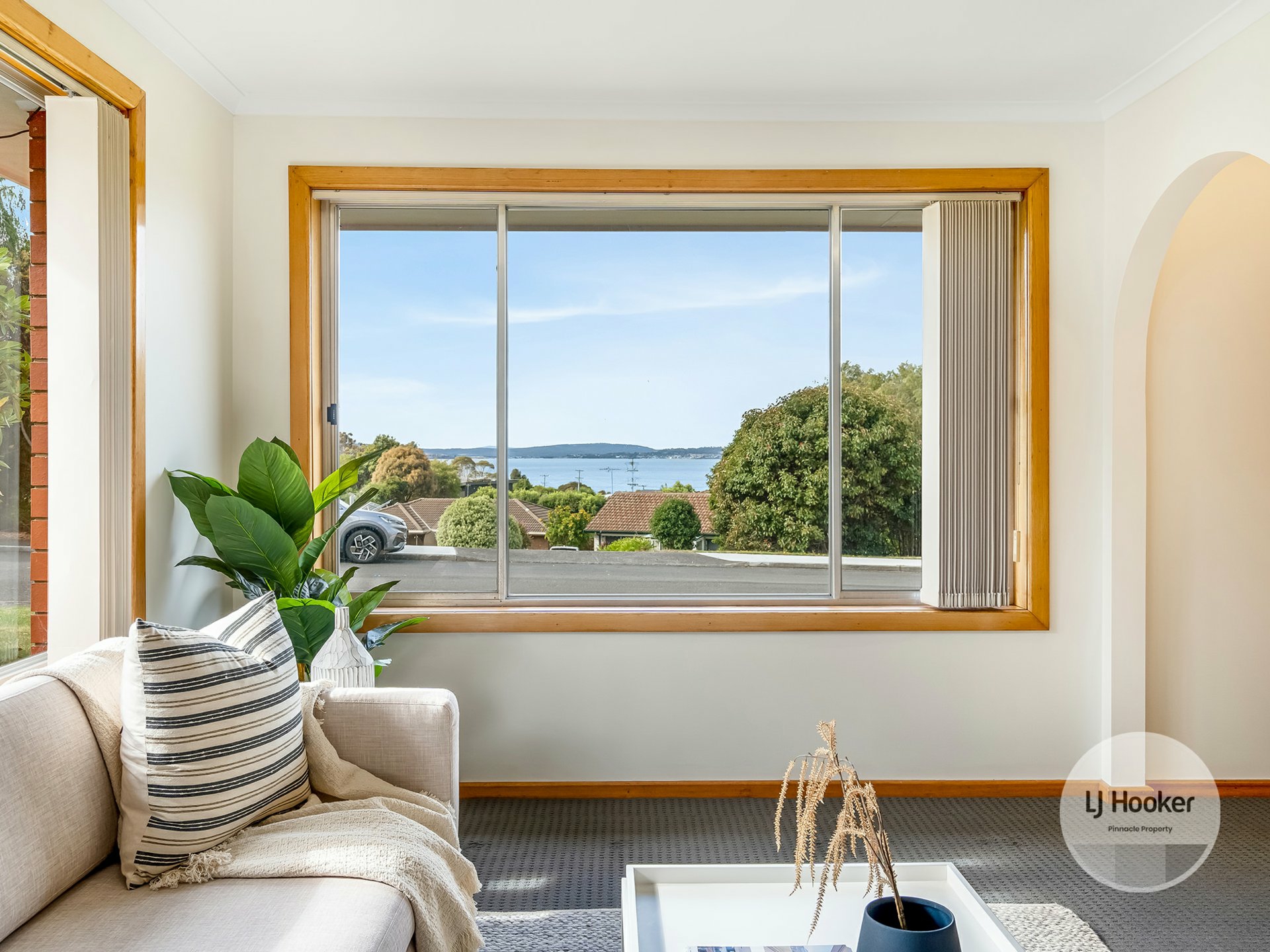 2 Calder Crescent, BLACKMANS BAY
