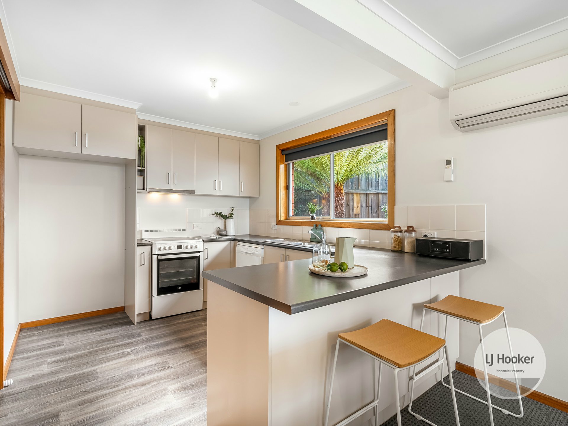 2 Calder Crescent, BLACKMANS BAY