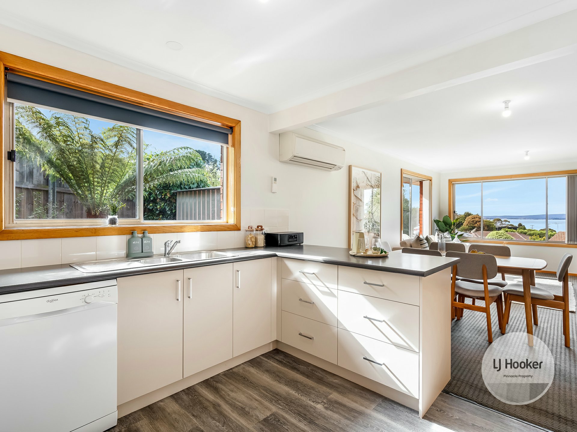 2 Calder Crescent, BLACKMANS BAY