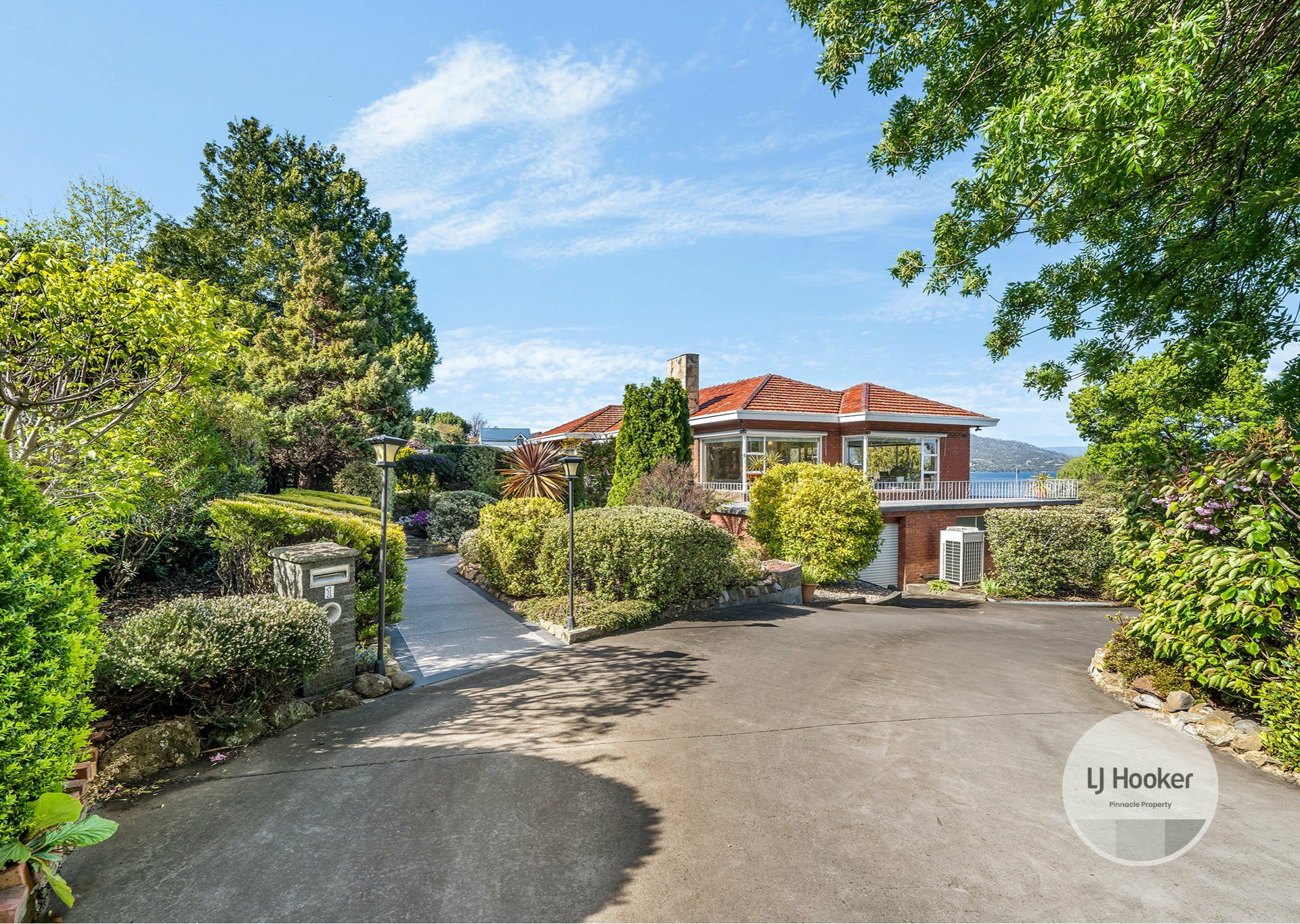 1 Lowestoft Avenue, BERRIEDALE