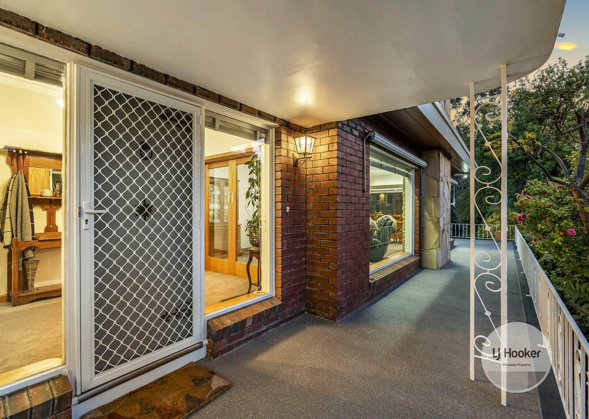 1 Lowestoft Avenue, BERRIEDALE