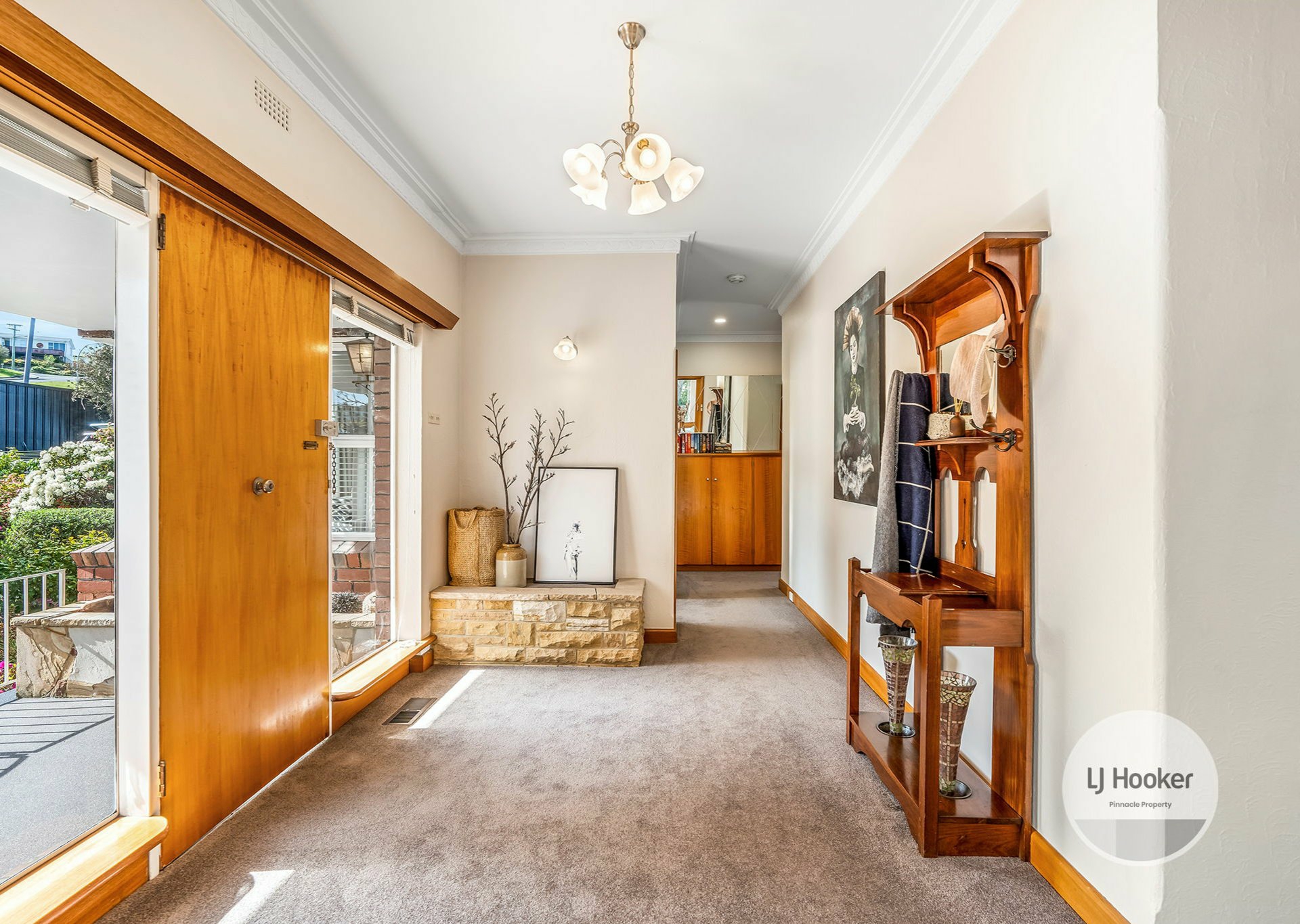 1 Lowestoft Avenue, BERRIEDALE