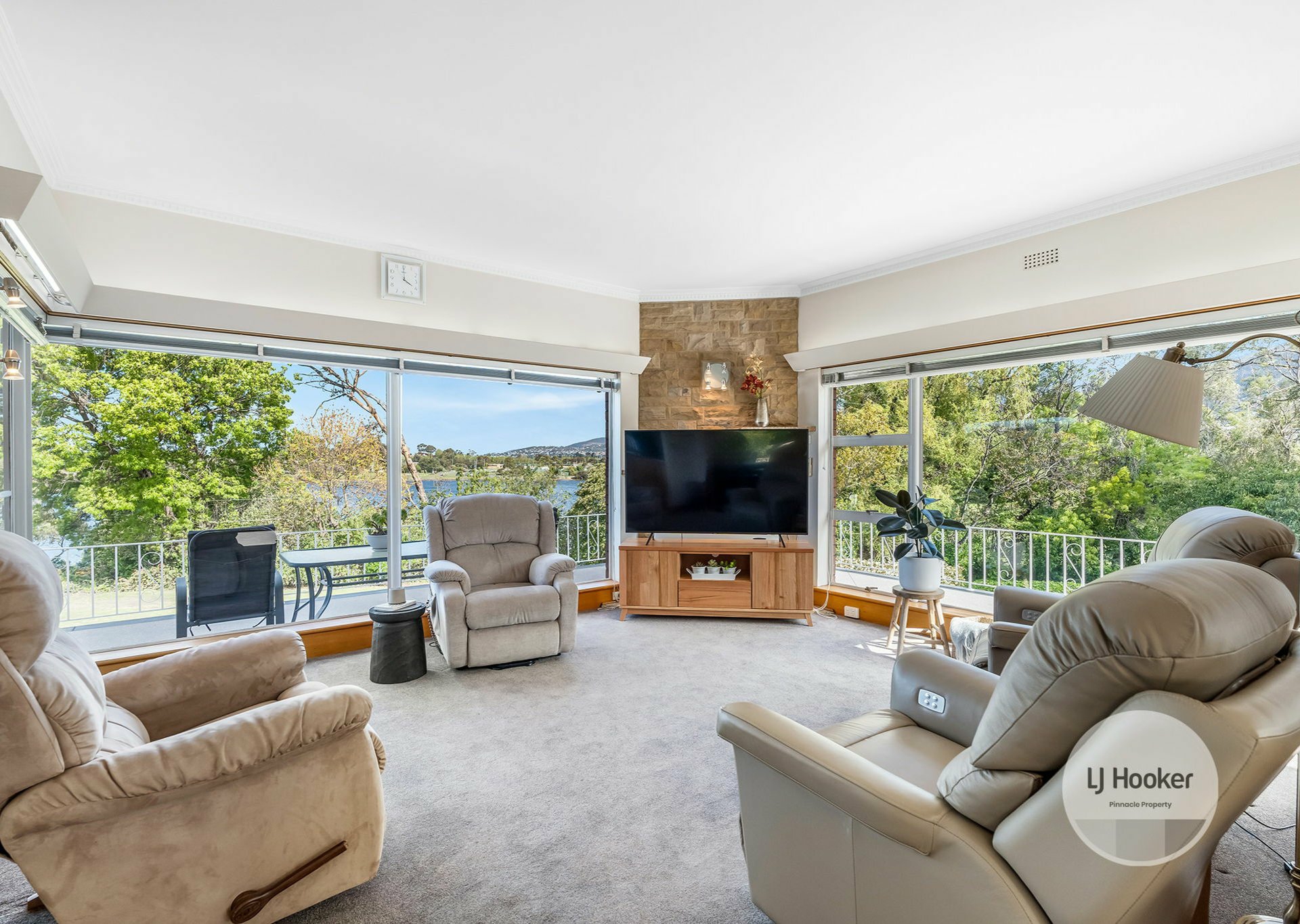 1 Lowestoft Avenue, BERRIEDALE