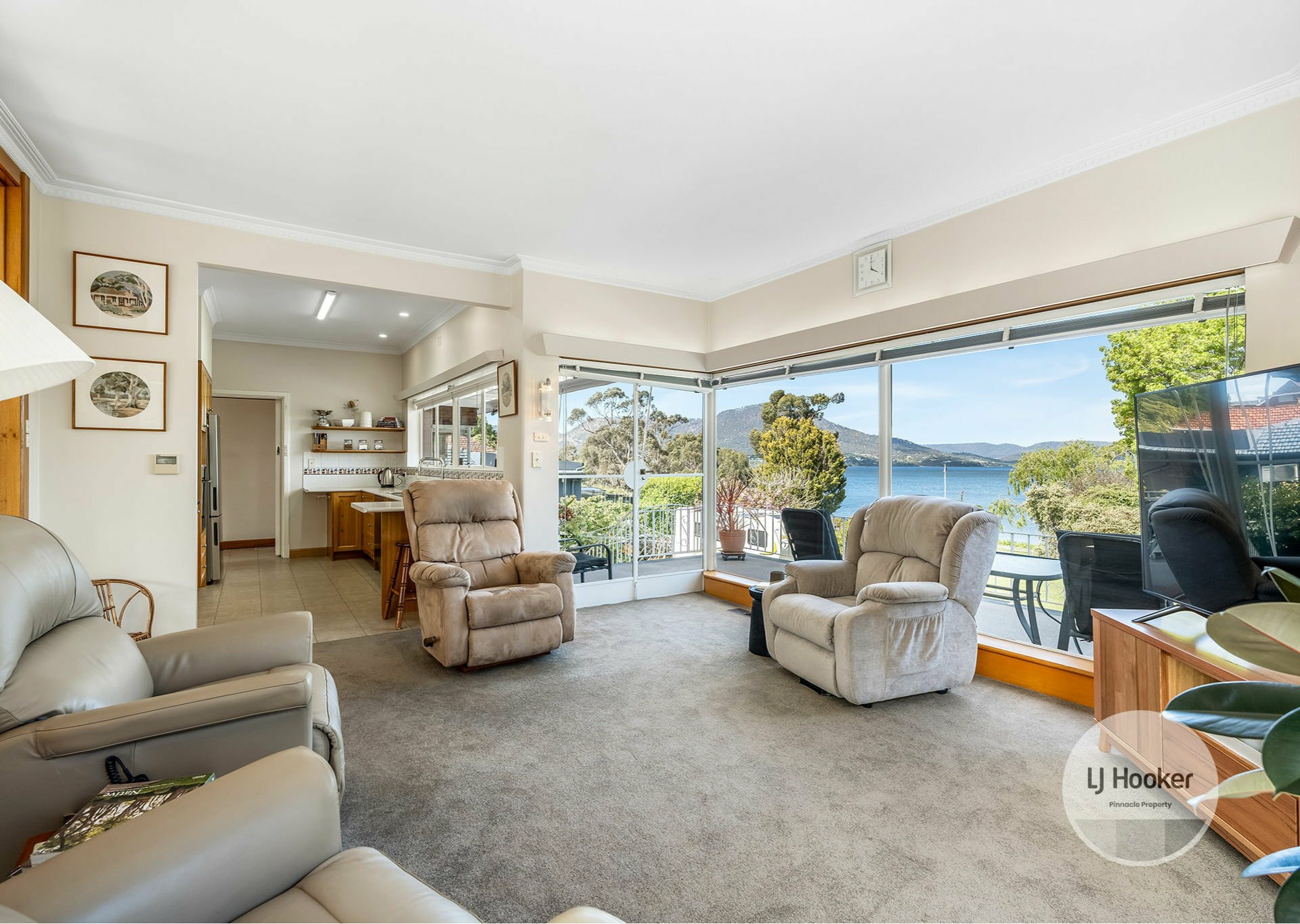 1 Lowestoft Avenue, BERRIEDALE