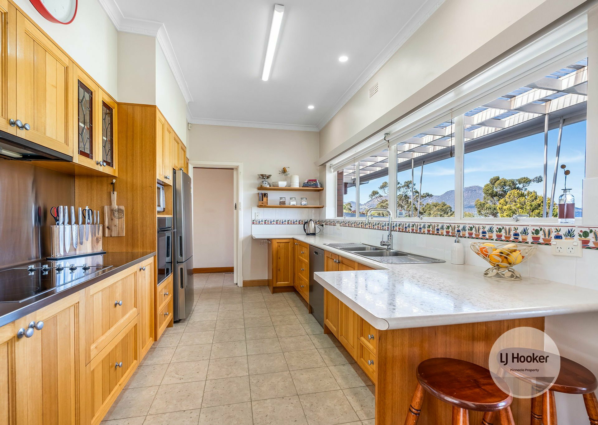 1 Lowestoft Avenue, BERRIEDALE