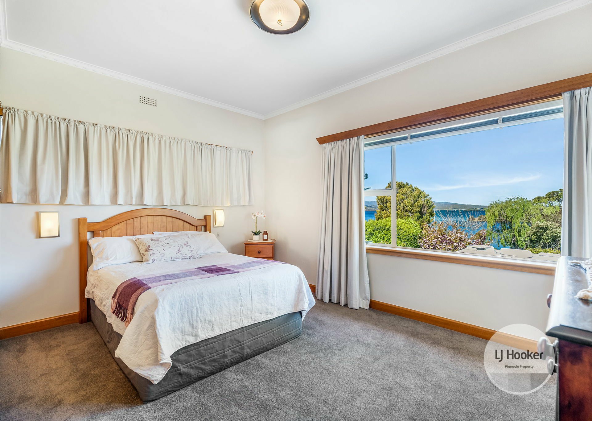 1 Lowestoft Avenue, BERRIEDALE