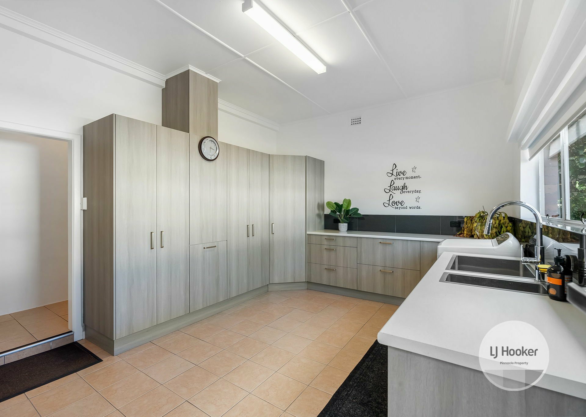 1 Lowestoft Avenue, BERRIEDALE