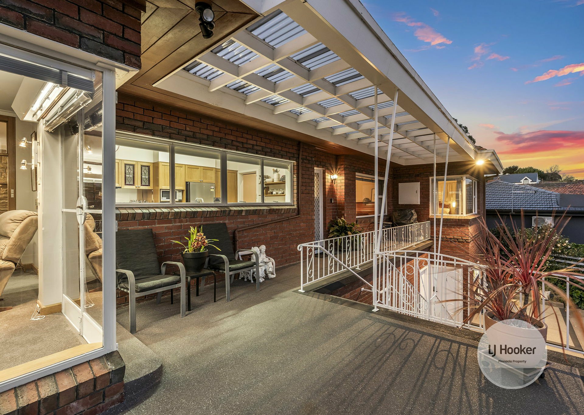 1 Lowestoft Avenue, BERRIEDALE