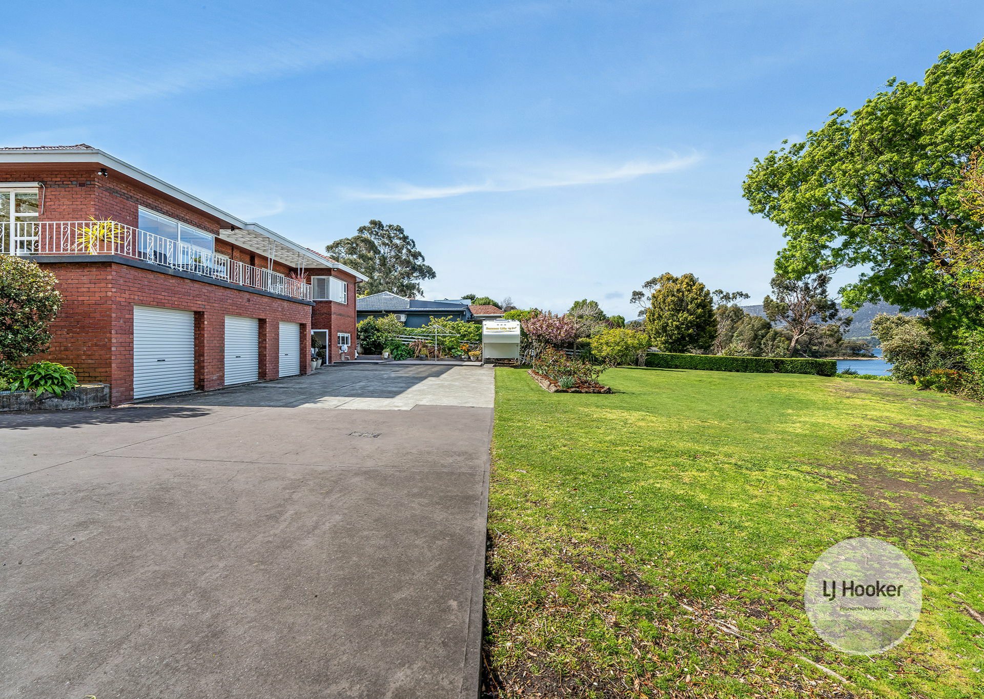 1 Lowestoft Avenue, BERRIEDALE