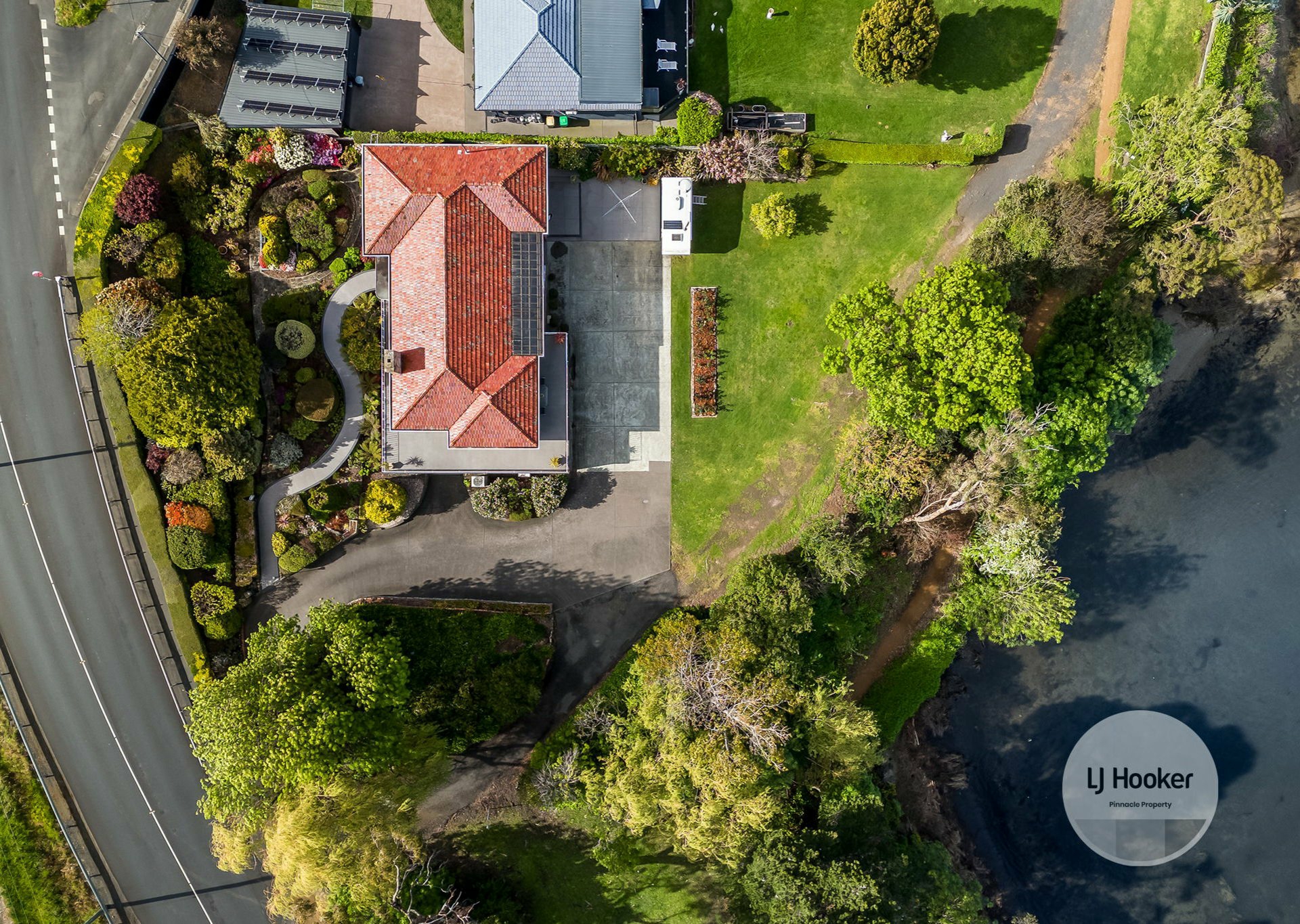 1 Lowestoft Avenue, BERRIEDALE