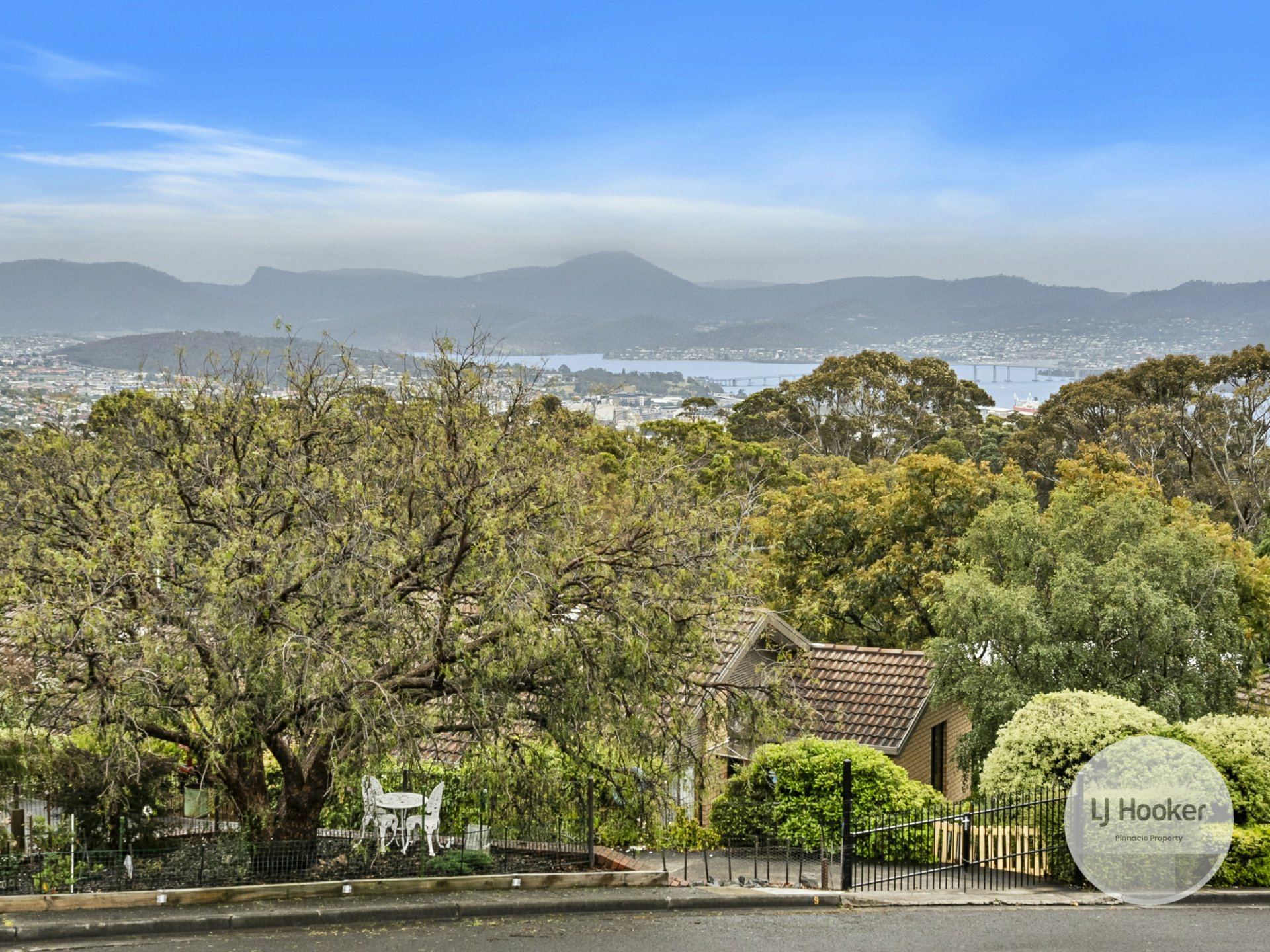 14 Lachlan Drive, MOUNT NELSON