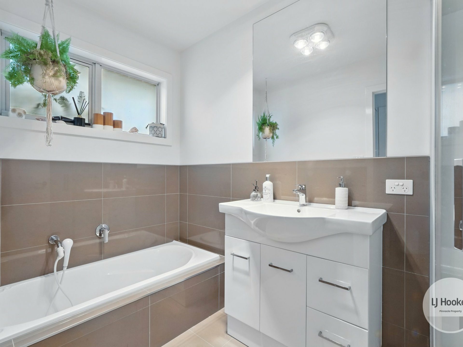 29 Alfreds Garden, KINGSTON