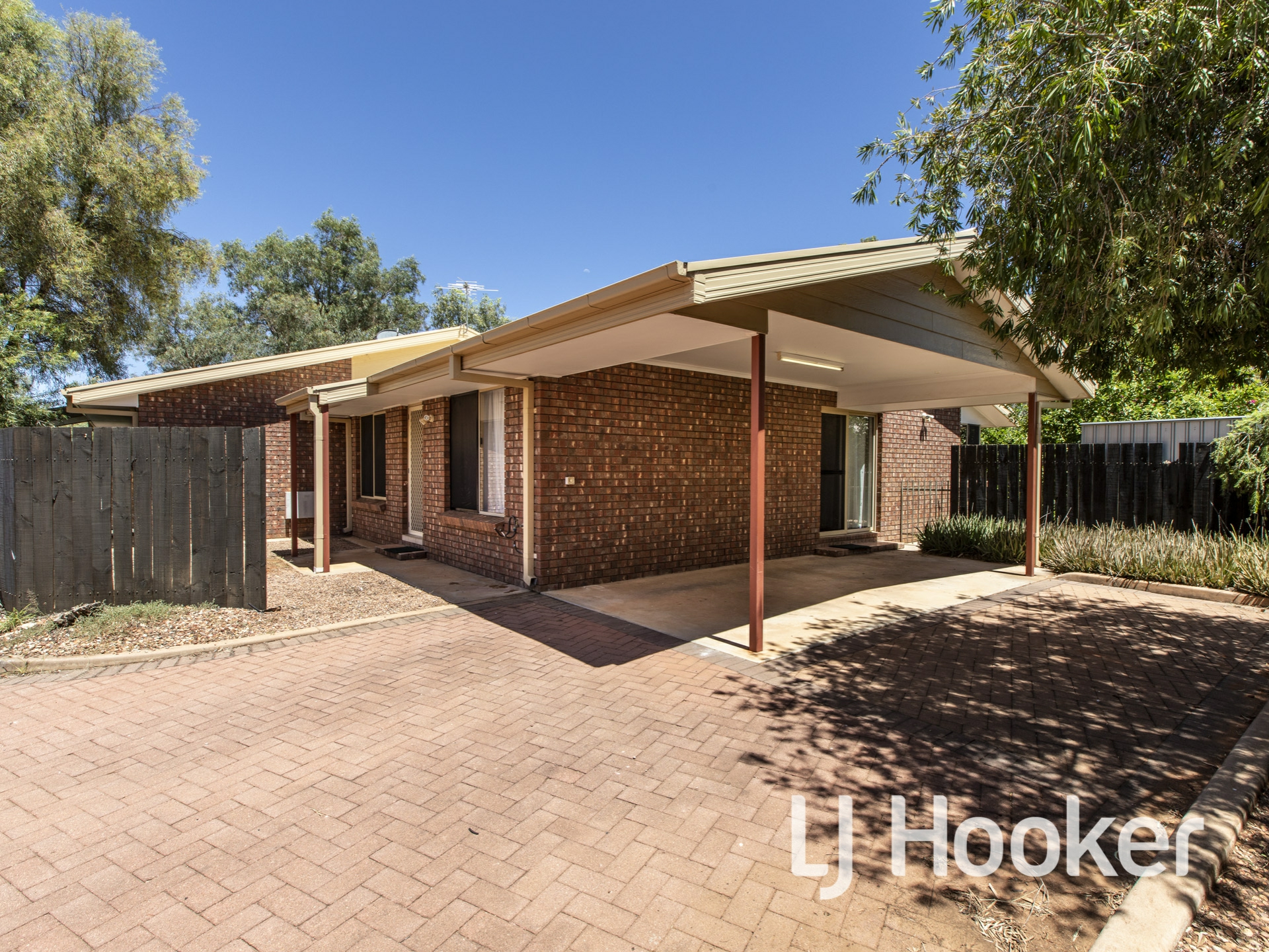 5/4 Caterpillar Court, Desert Springs