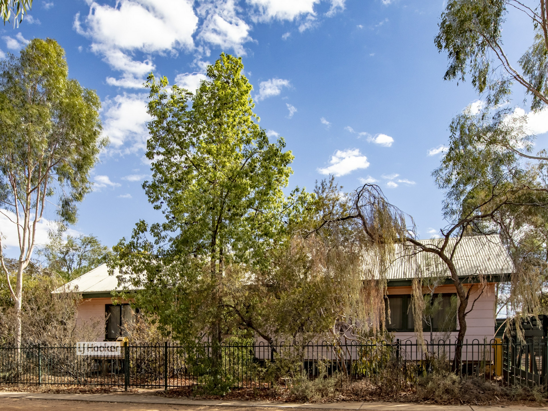 1/2 Wallis Street East Side NT