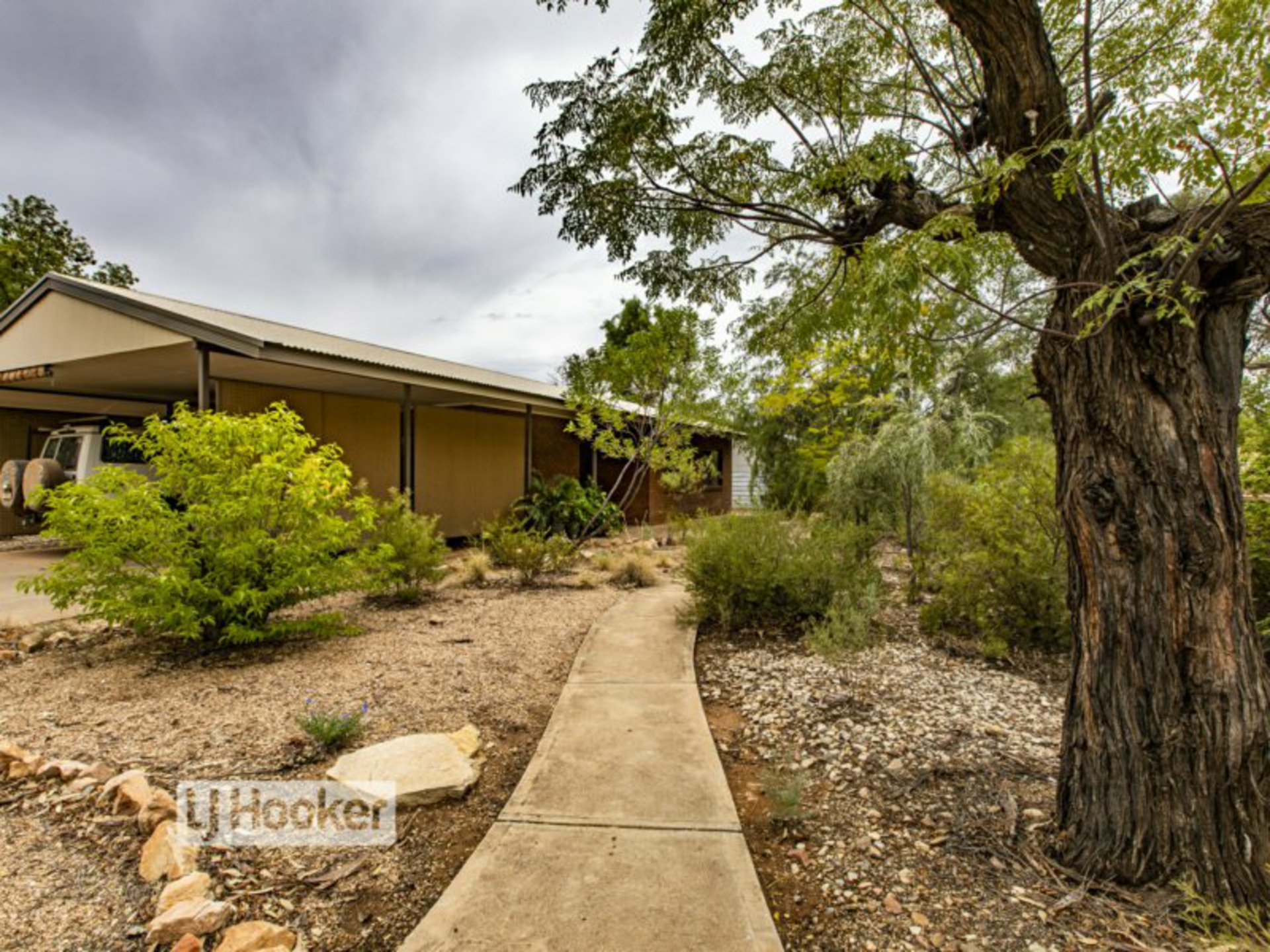 11 McMinn Street, EAST SIDE