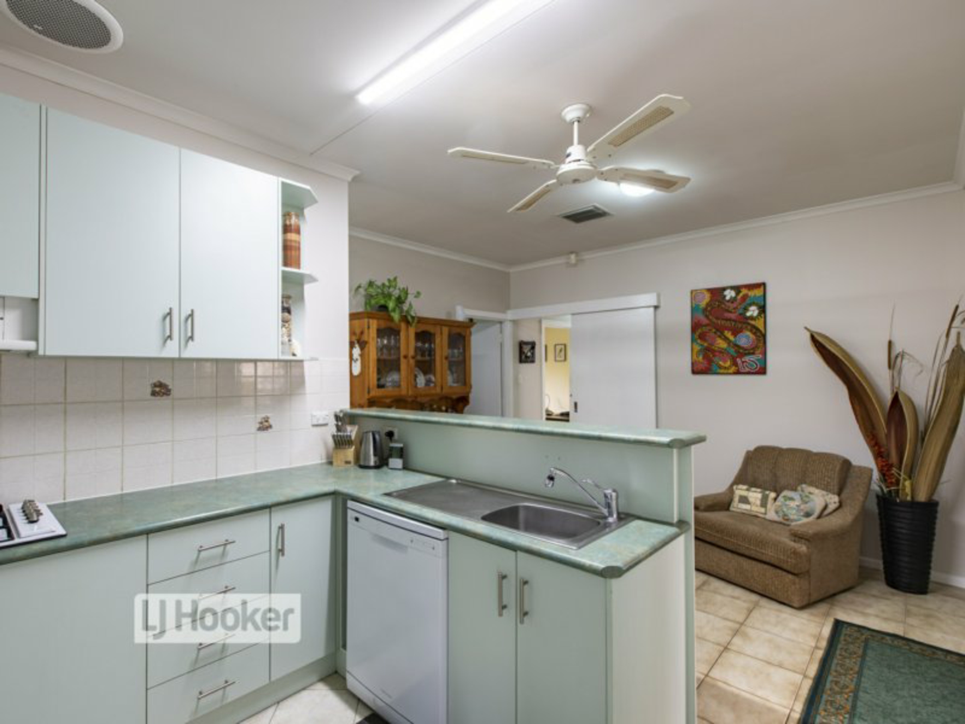 11 McMinn Street, EAST SIDE