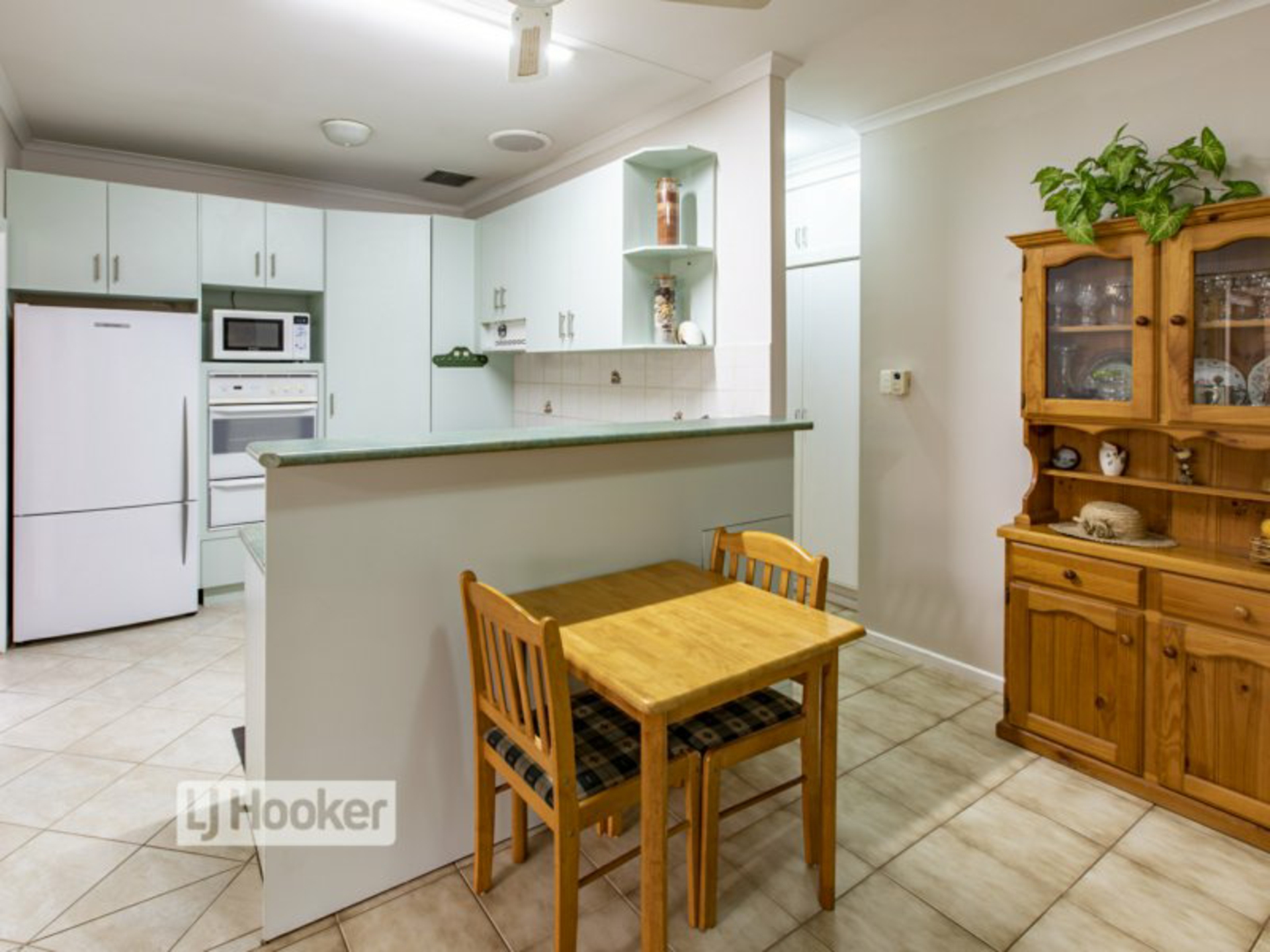 11 McMinn Street, EAST SIDE