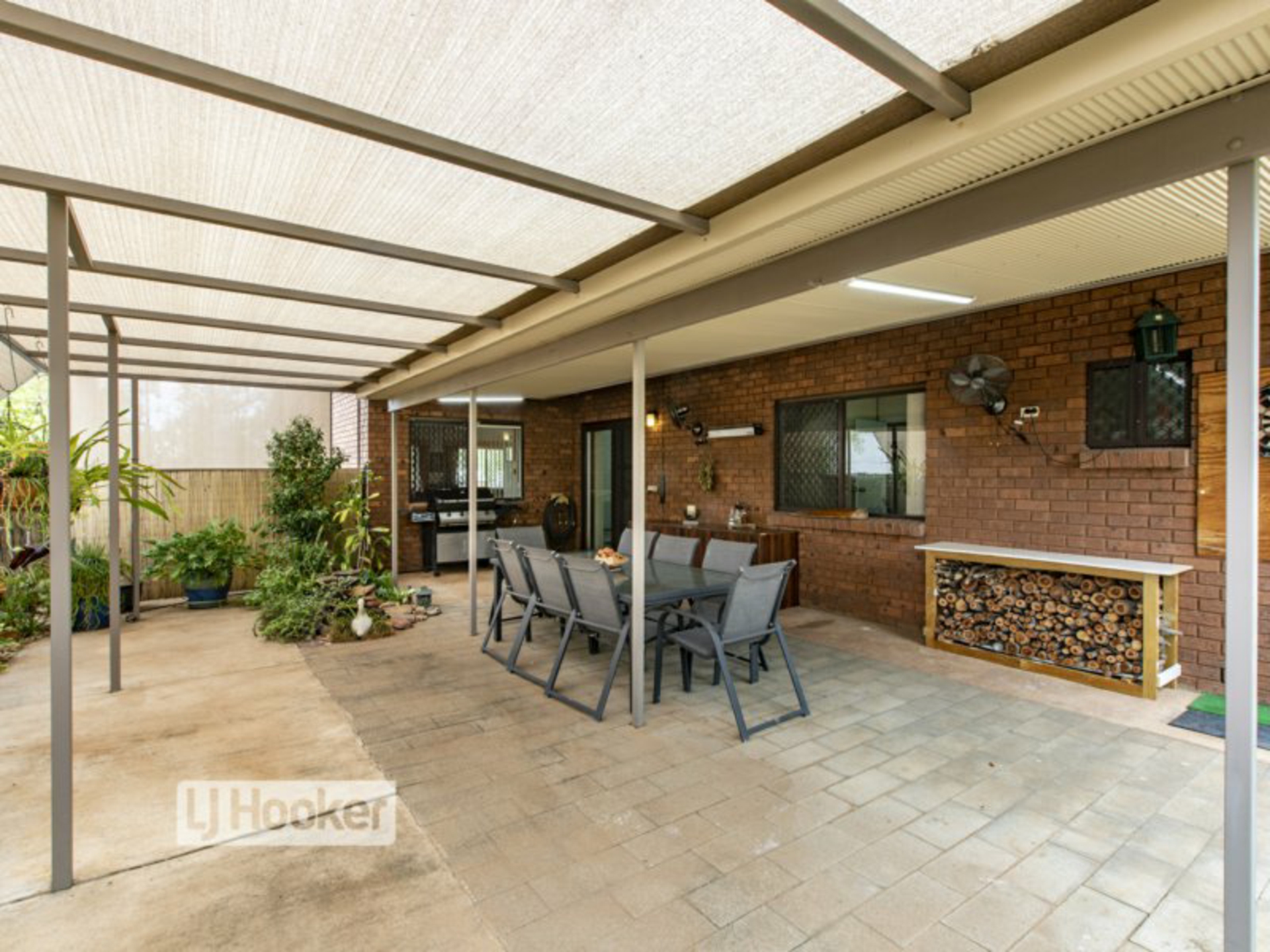 11 McMinn Street, EAST SIDE