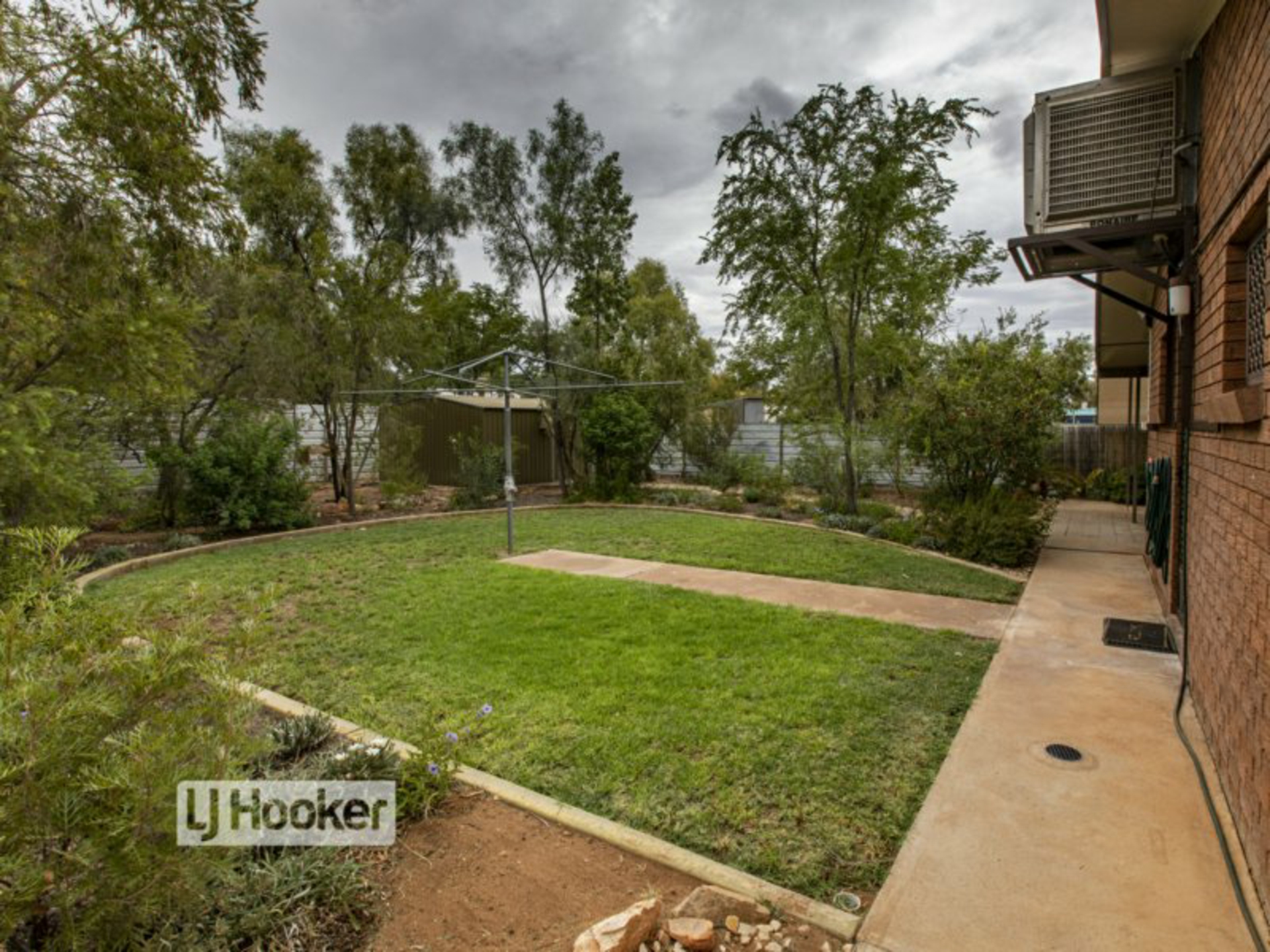 11 McMinn Street, EAST SIDE