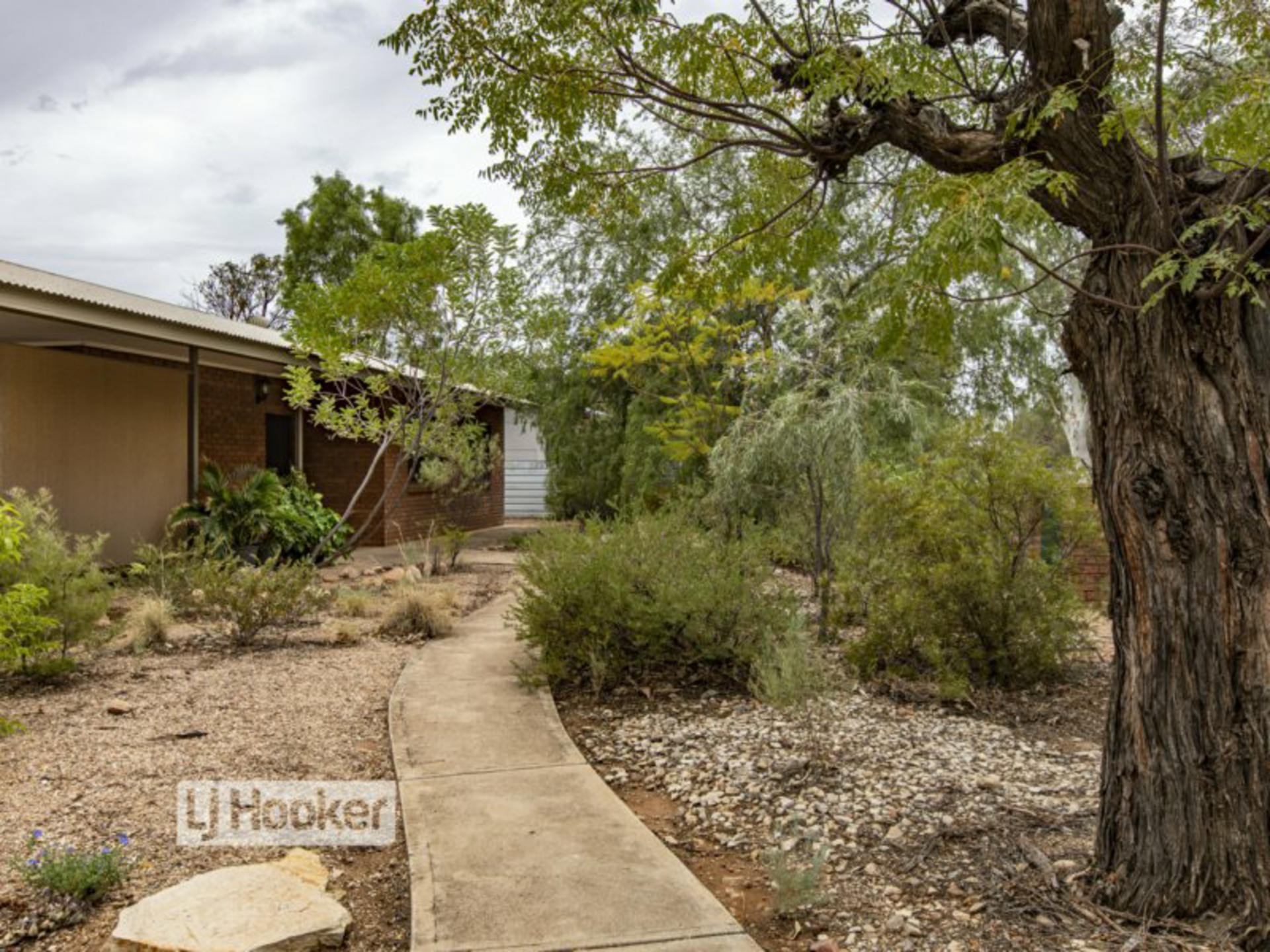 11 McMinn Street, EAST SIDE
