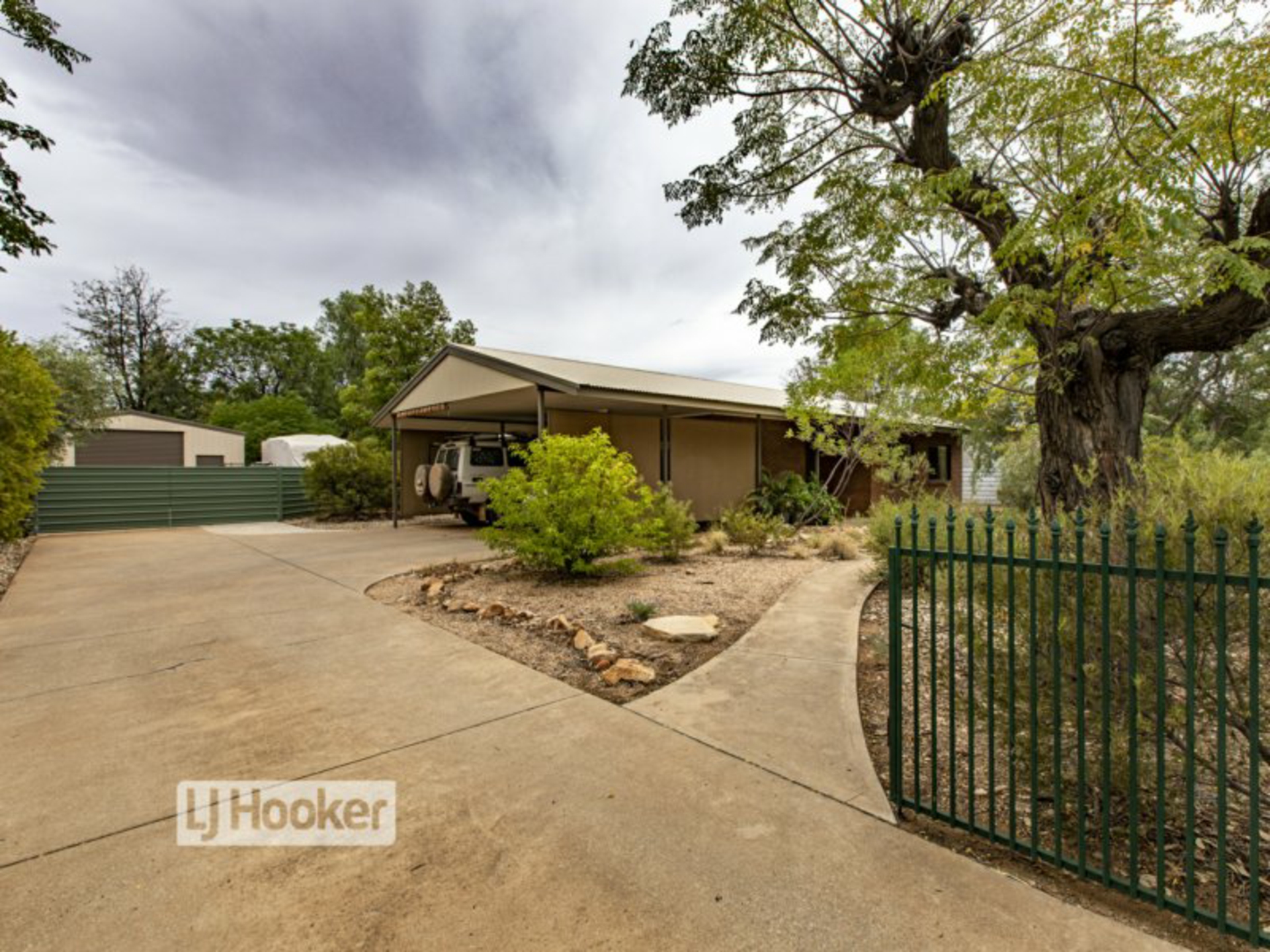11 McMinn Street, EAST SIDE