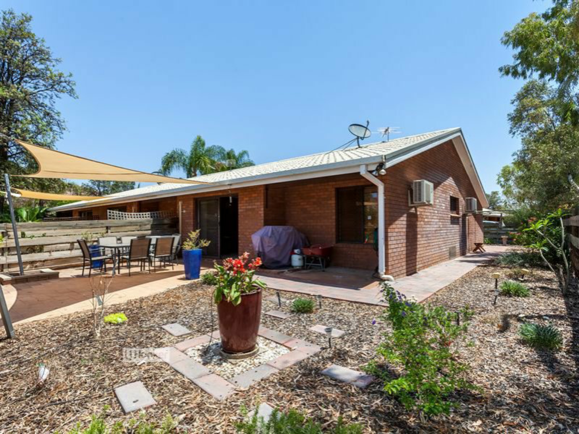 16/92 Barrett Drive, Desert Springs